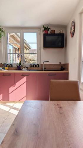 cuisine modernisée terracotta bois optimisation espace roncherolles