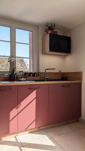 cuisine modernisée terracotta bois optimisation espace roncherolles