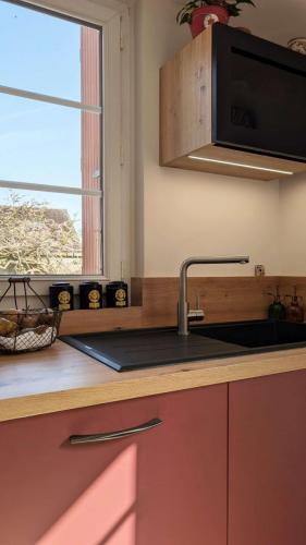 cuisine modernisée terracotta bois optimisation espace roncherolles