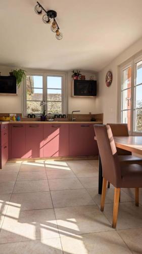 cuisine modernisée terracotta bois optimisation espace roncherolles