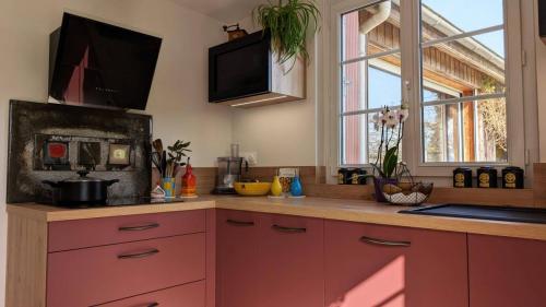 cuisine modernisée terracotta bois optimisation espace roncherolles