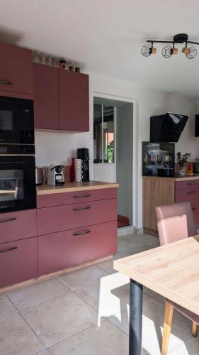 cuisine modernisée terracotta bois optimisation espace roncherolles