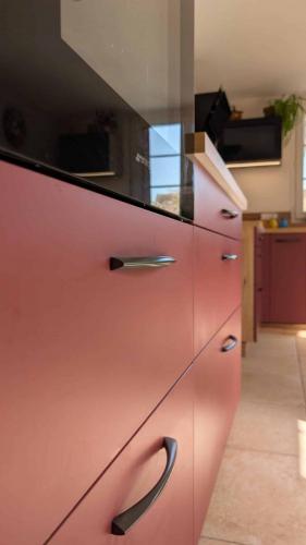 cuisine modernisée terracotta bois optimisation espace roncherolles