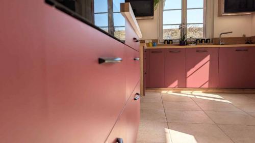 cuisine modernisée terracotta bois optimisation espace roncherolles