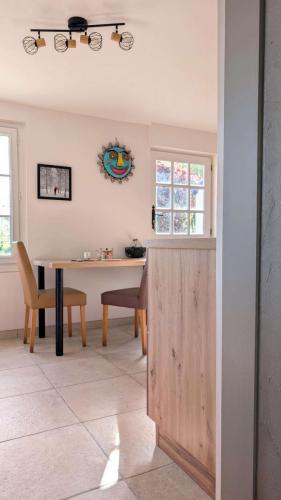 cuisine modernisée terracotta bois optimisation espace roncherolles