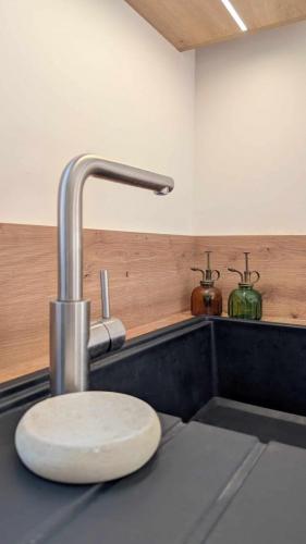 cuisine modernisée terracotta bois optimisation espace roncherolles