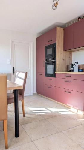 cuisine modernisée terracotta bois optimisation espace roncherolles