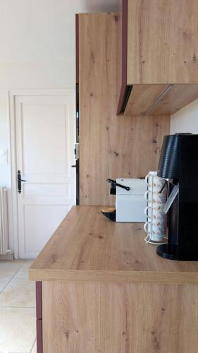 cuisine modernisée terracotta bois optimisation espace roncherolles